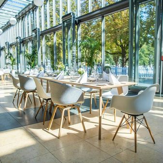 Wintergarten mit Blick ins Grüne im Kurhaus